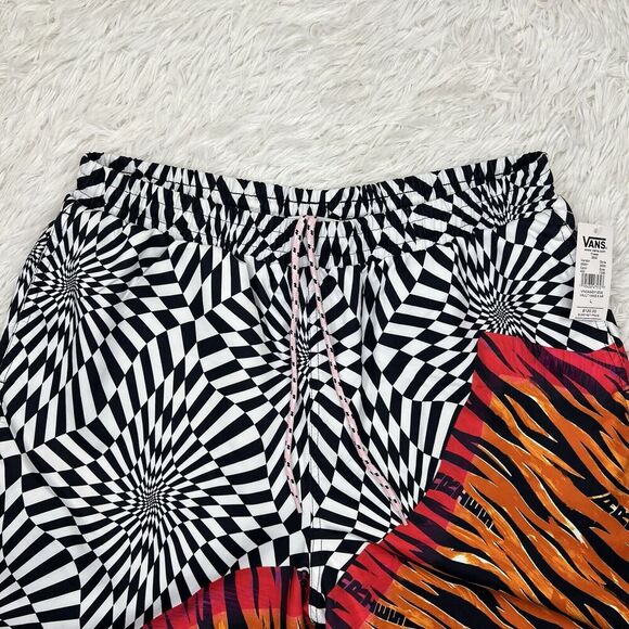 VANS Vault Aries Relaxed Short White/Black/Red VN0A5GYIZ0E Size L MSRP $120 - Picture 4 of 10